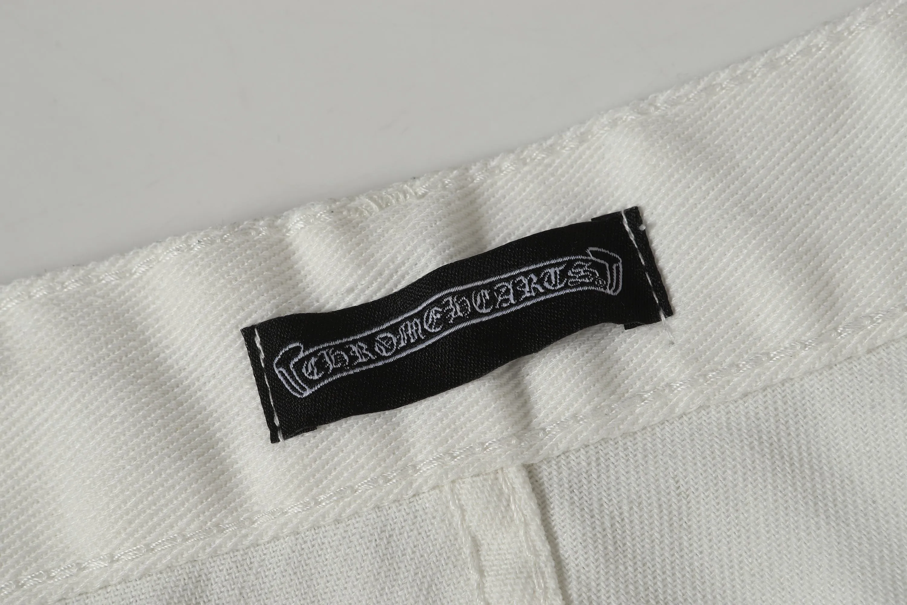 P280 -Chrome Hearts/Chrome Hearts 25ss classic white cow series colored leather cross washed color cloth men's and women's denim trousers -Vibe style straight stacked god-level version -Carbon fine bias denim color cloth -Old vintage complete set of hardware - Chrome Hearts white cow series The high version uses high-ounce custom fabrics, fermentation washing and soft color fixation, soft and thick to wear, the details are all hand-polished and manufactured with craftsmanship, all-over jacquard fabrics, unique design style After multiple processes to create a full retro feel, a niche and unique non-contrast shirt, custom-made distressed spray-painted buttons, every detail is crafted with craftsmanship. Color: Picture color Code number: 28-36